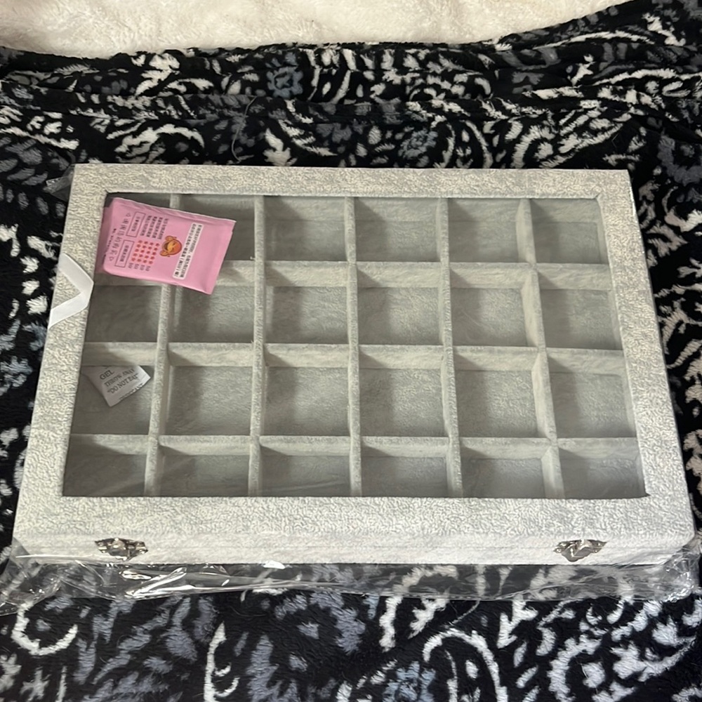 Jewelry holder